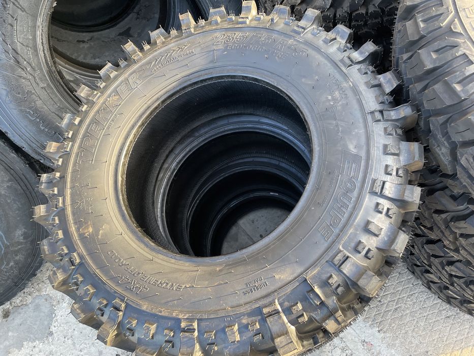 Шини Trekker 235/70r15(наварка)