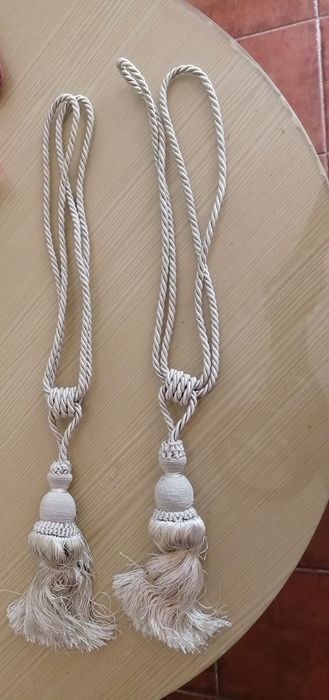 2 conjuntos de prende cortinados em matéria nobre valor por par