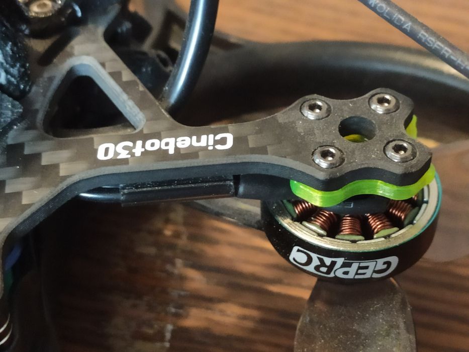 Dron fpv cinebot30 4s hdzero elrs 900/868 MHz