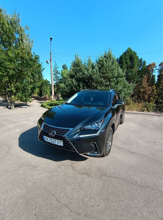 Продаю Lexus nx 300h