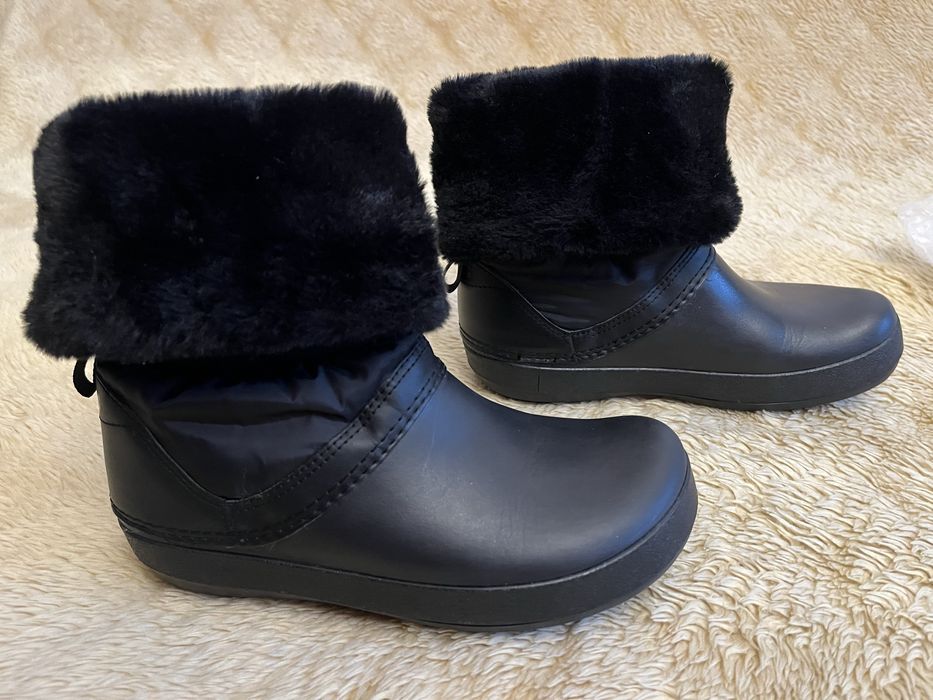 Śniegowce Crocs W 7, czarne wkładka 24-24,5 cm.,