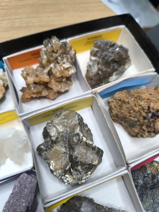 Conjunto de 17 minerais