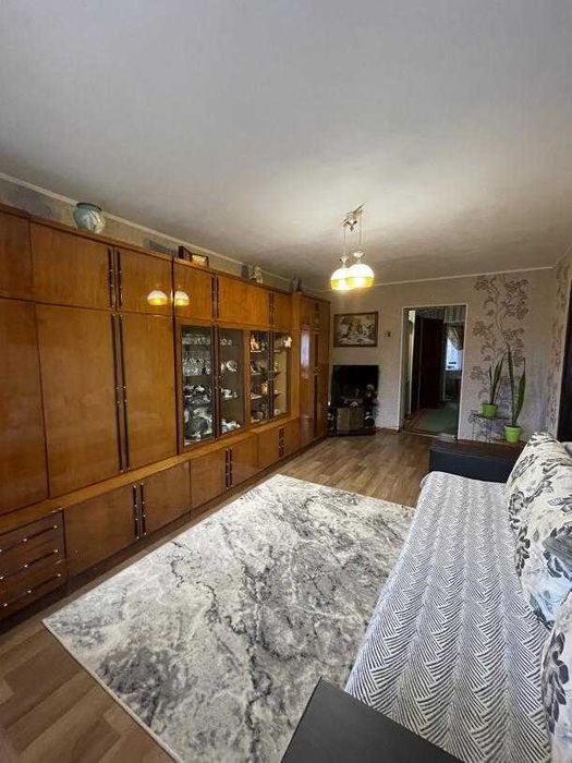 У Центрі селища Буди шикарна 3 кімн. квартира з капітальним ремонтом.