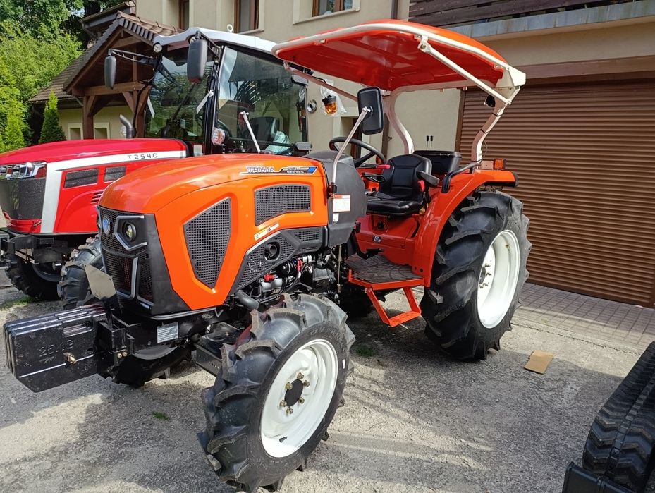 Ciągnik rolniczy 50KM 4-cyl 4x4