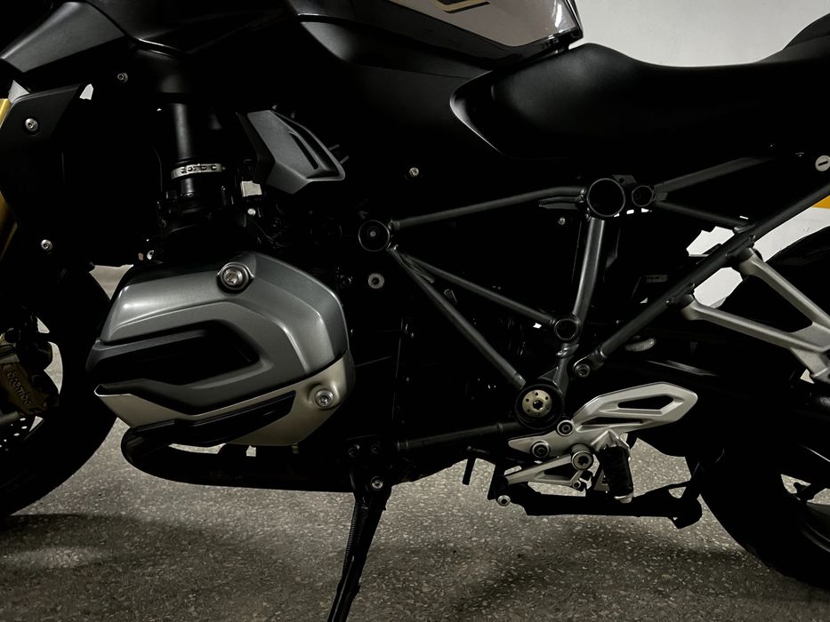 BMW R1200R LC(2018) – O Puro Prazer do Motor Boxer com Quickshifter