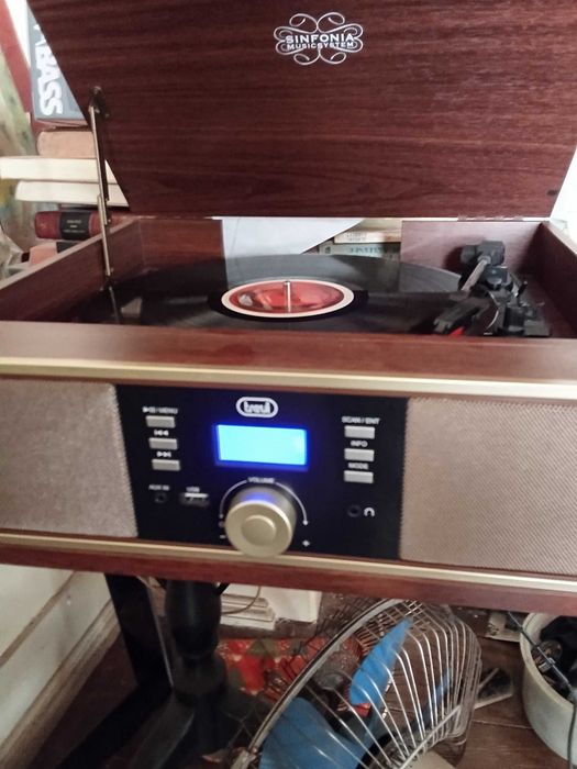 Vendo gira discos quase novo
