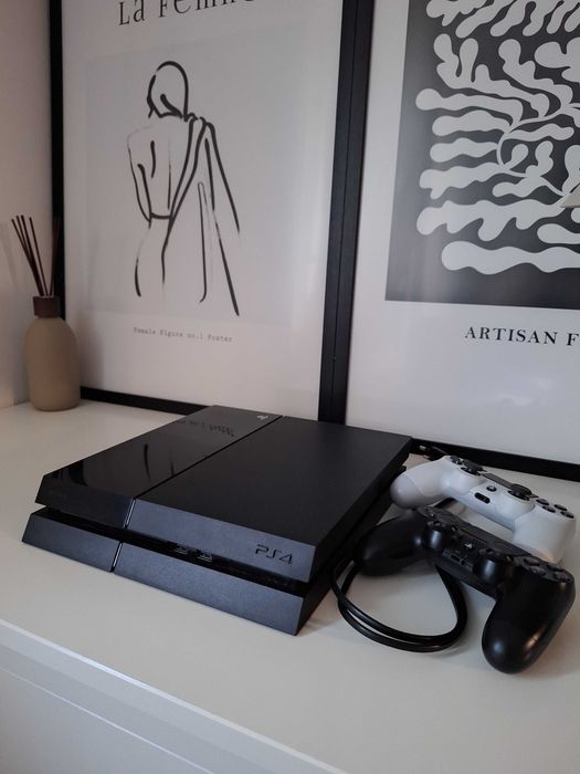Konsola PS4 FAT + 2 pady