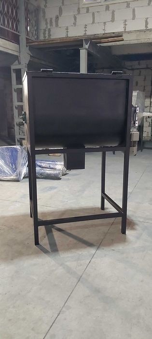 Кормозмішувач  горизонтальний,,змішувач кормів.