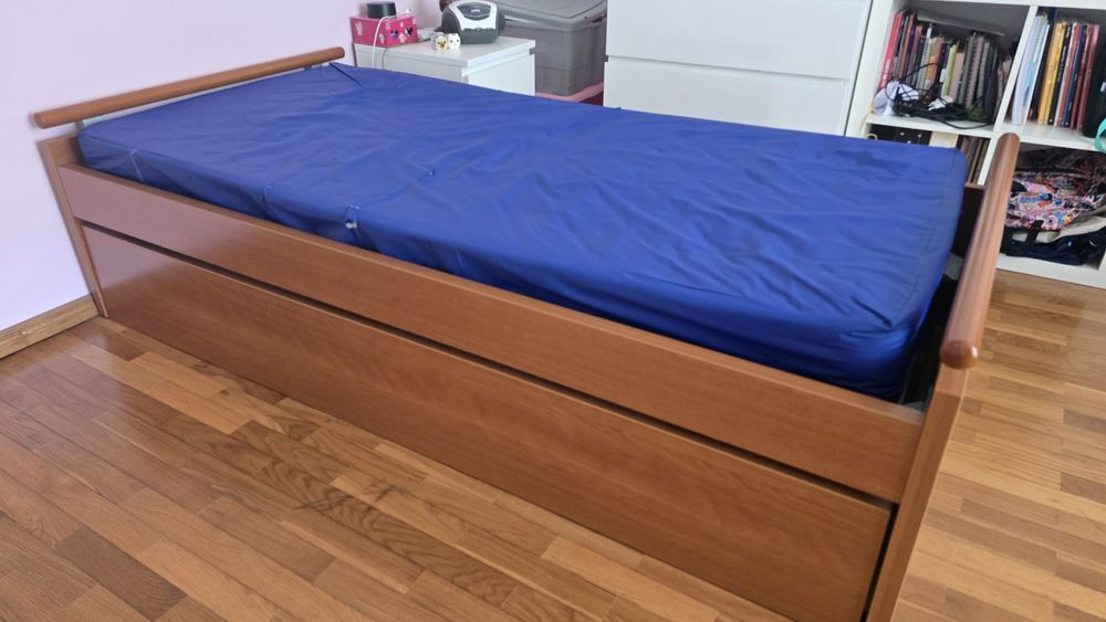 Cama individual com gaveta integrada e dois colchões