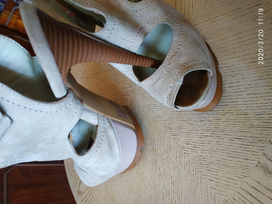 Босоножки женские