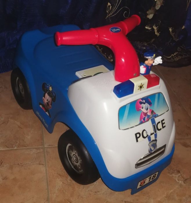 Carrinho mickey polícia