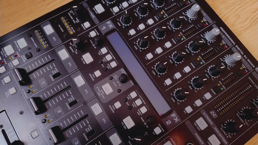 Mikser Behringer ddm 4000 jak nowy