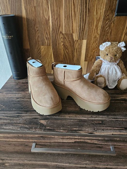 Продам ботинки UGG