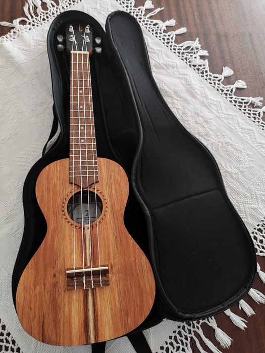 Ukele concerto simples com estojo