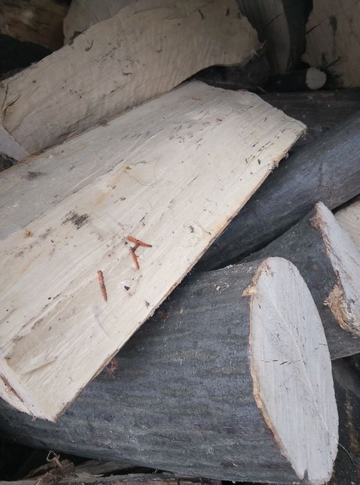 Zrębki, gałęzie, drewno