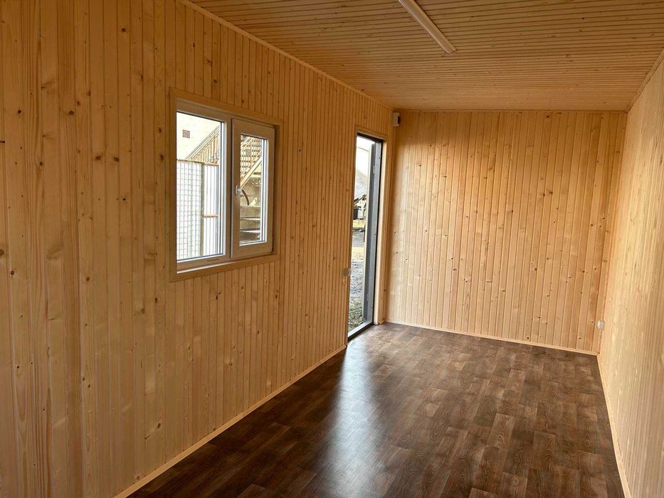 В наявності вагончики,пости охорони,побутівки,на металевому каркасі.