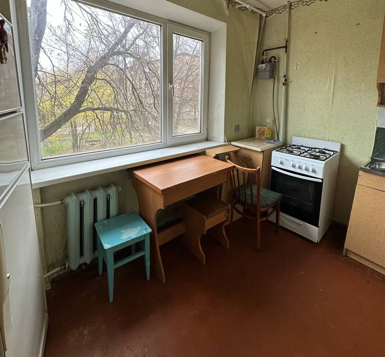 Велика однокімнатна кв. 2 поверх Педуніверсітет.