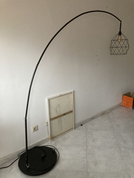 Candeeiro IKEA Scaftet com abajur preto metalico