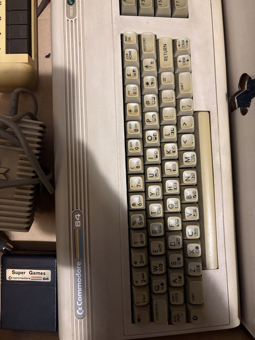 commodore 64 C plus zasilacz i magnetofon