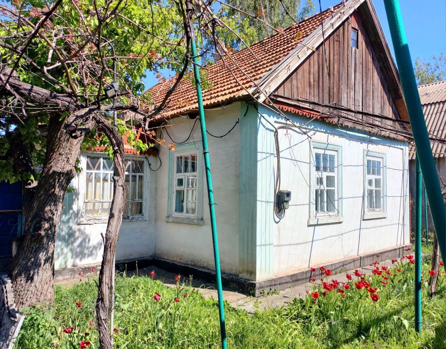 Продам дом на 4 ЗАРІЧНОМ.