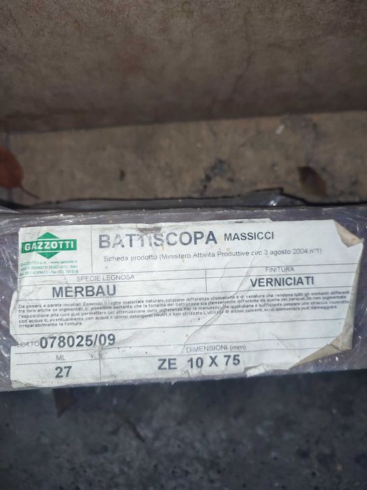 Плінтус для підлоги, натур червоне дерево Мербау, 67 м, Italy, фабріка