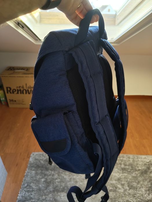 Mochila, máquina fotográfica