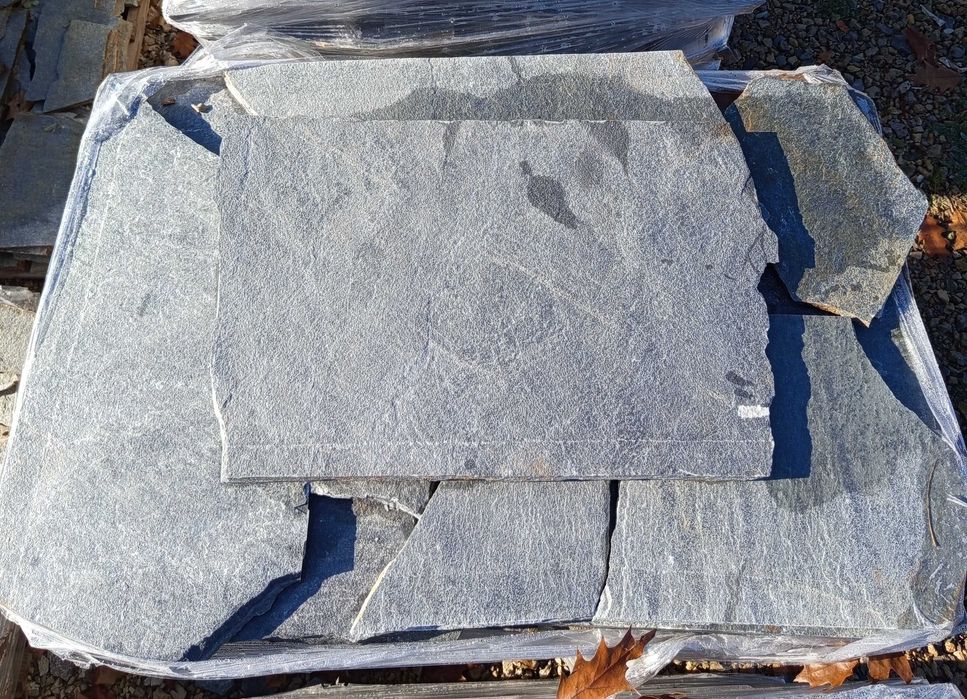 Łupek tarasowo-elewacyjny grafitowy, czarny gruby, grubość 3-5 cm