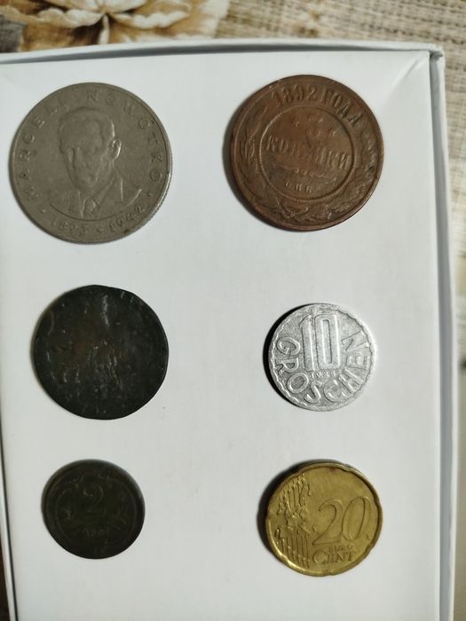 Продам монети 6 шт