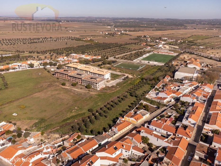 Lote para 12 Fogos ou 6 Lotes em Reguengos-de-Monsaraz
