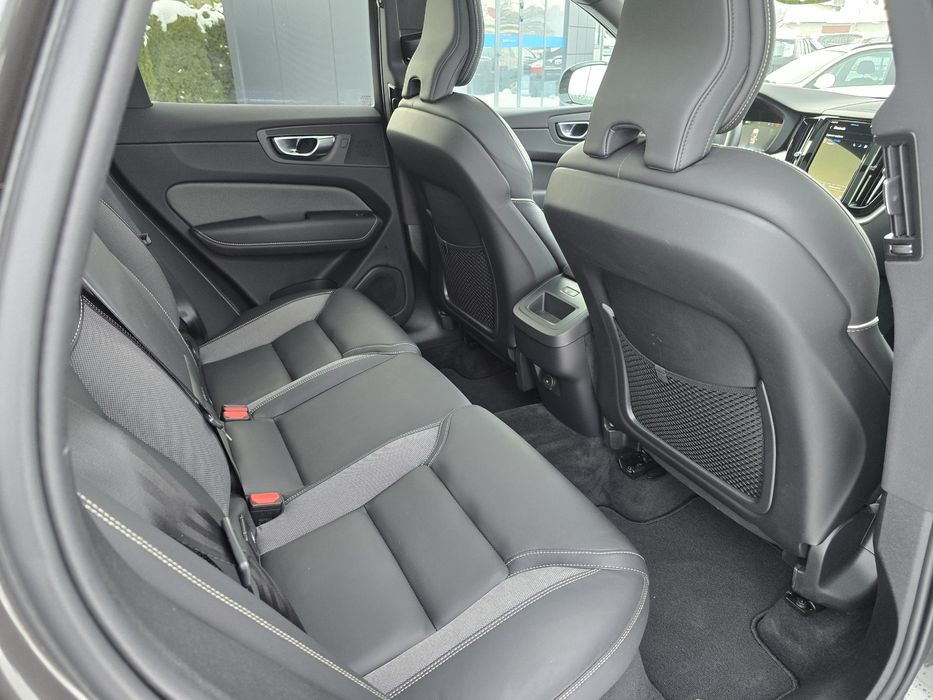 Volvo XC 60 B4 2024r AWD R-DESIGN DARK PLUS panorama asystent Z DE