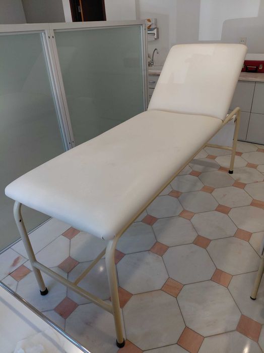 Estética - 2 cadeiras e 2 marquesas - em pele verdadeira