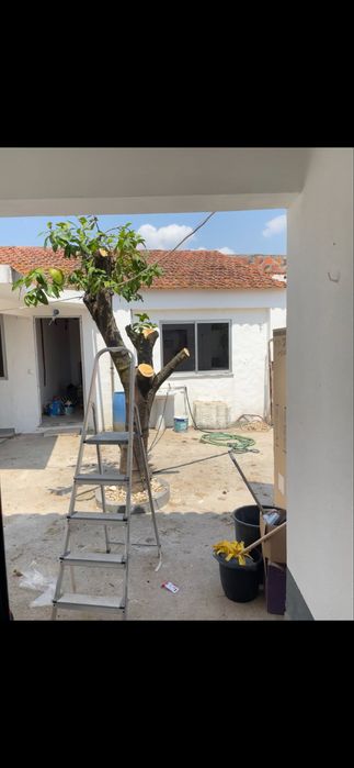 Arrenda-se moradia V2, 2 quartos  e 1 sala  com tertulia