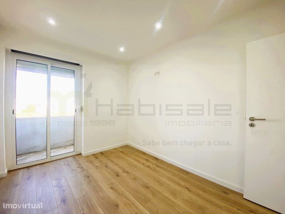 T3 Renovado com Suite | Excelente Localização | Amadora