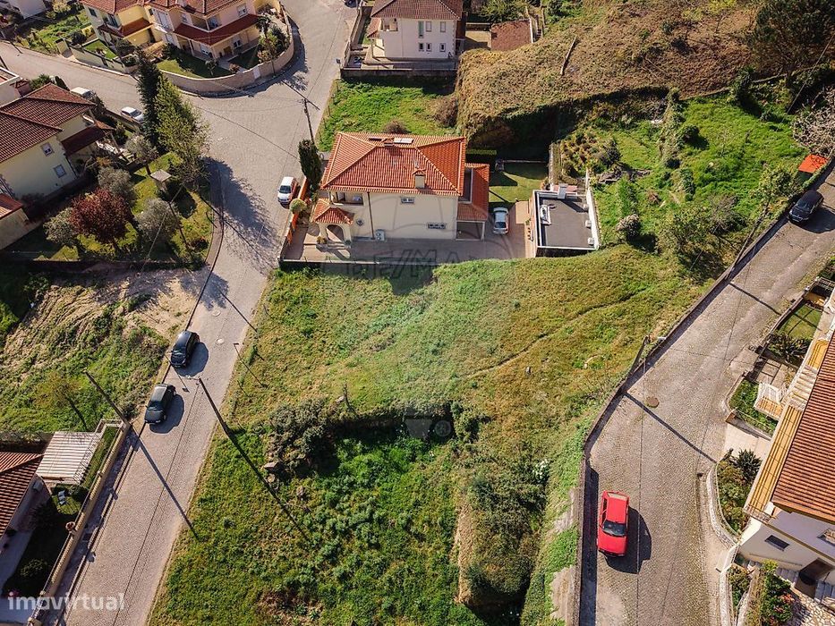 Terreno com 740m2 para construção moradia individual em Braga!