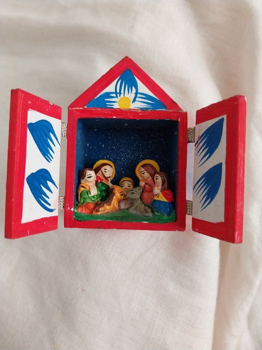 Presépio português, é tipo oratórios populares/natalícios feitos em Po