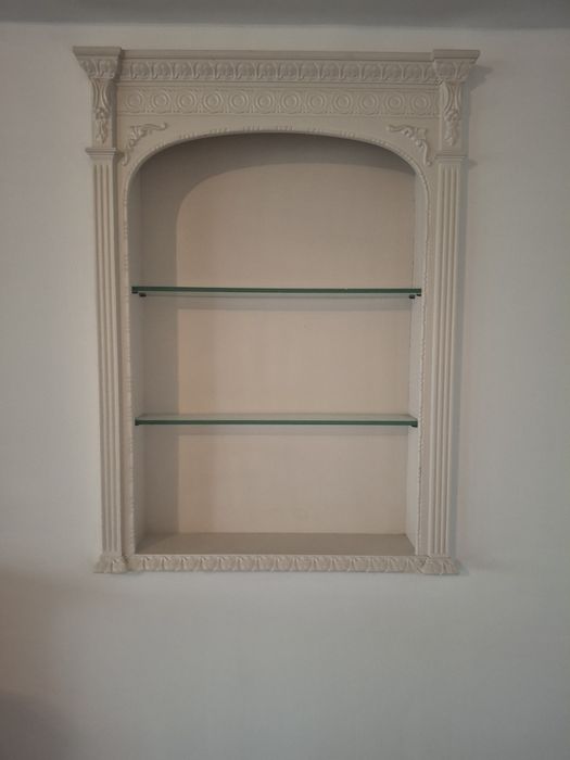 Vendo dois moveis de inbotir com prateleiras enpecaveis