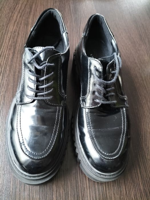 Buty damskie czarne lakierowane roz.41 marki CATWALK / Deichmann