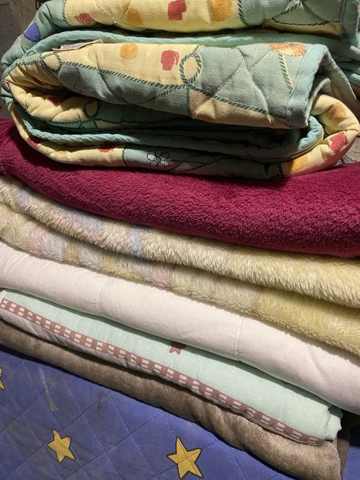 Продам пледи розміри різні
