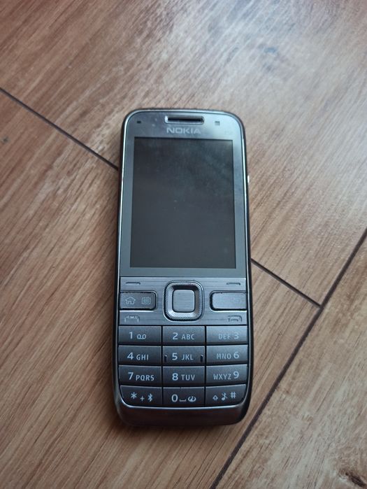 Telefon Nokia E52