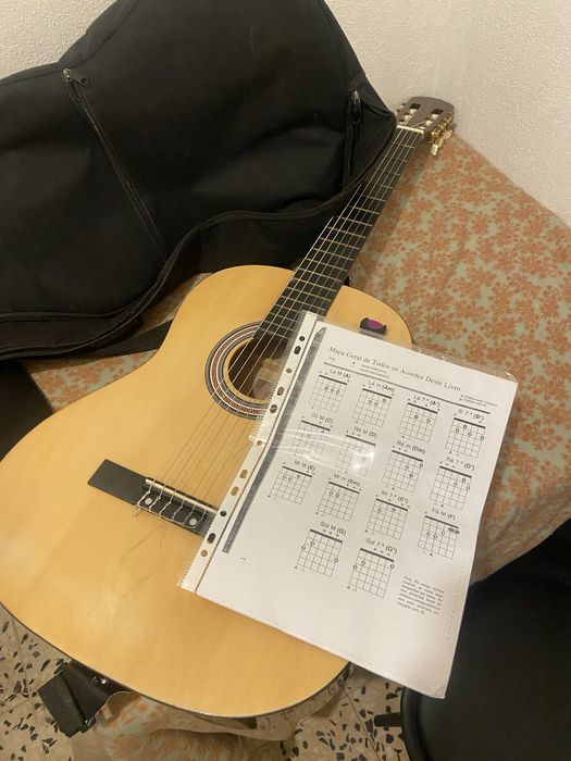 Guitara de naylon em muito bom estado.