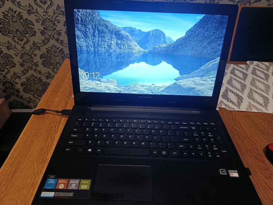 Laptop Lenovo stan bardzo dobry.