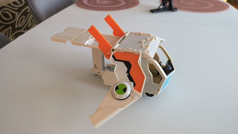 Фургон Макса Ben 10, Бен 10