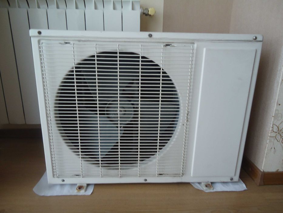 Кондиционер Midea 12 (до 40 м2) японский компресор идеальное состояние