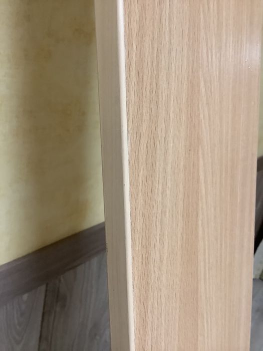 Доска из дсп длина 2м.35см.,ширина 15см. Край обработан кромкой.