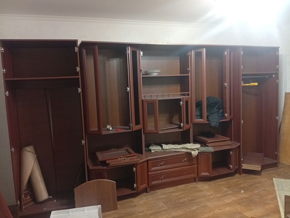 Стєнка вітальні в гарному стані