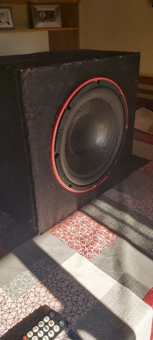 Caixa com subwoffer para automovel