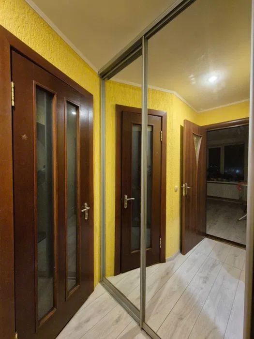 Продам гарну трикімнатну квартиру р-н Шкільний.