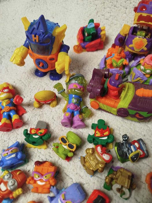SuperZings duża kolekcja figurek, pojazdów i robotów zestaw dla dzieci