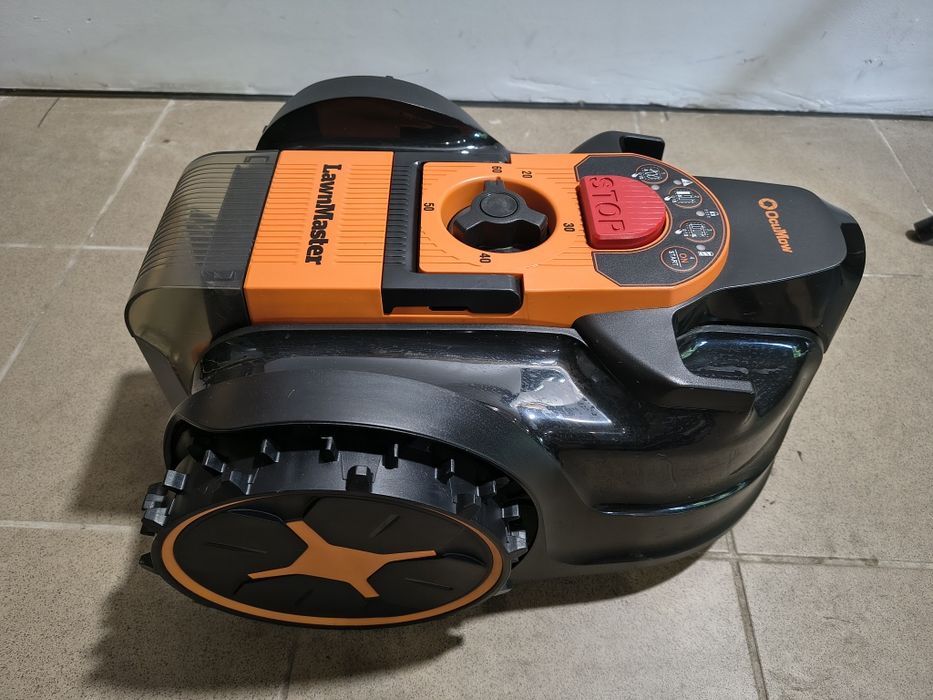 Robot koszący, jak nowy.