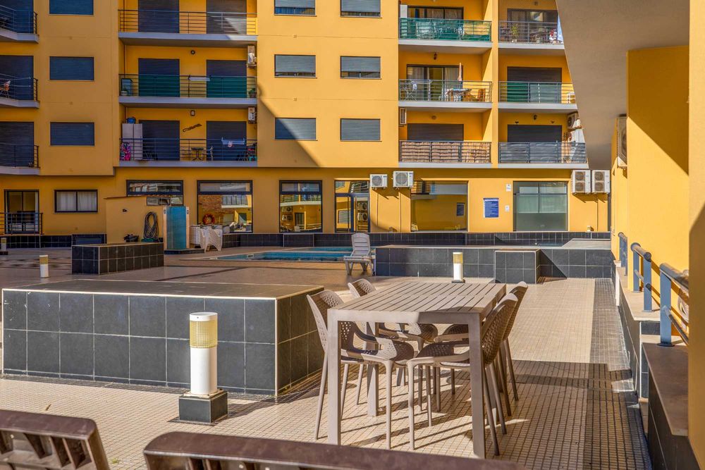 Apartamento T2 perto da Praia com Garagem e Piscina
